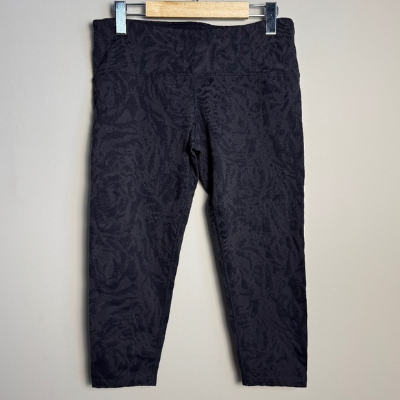 Tuff Athletics Women's Yoga Capri Leggings Patterned Black Athletic Pants Medium - Picture 1 of 12